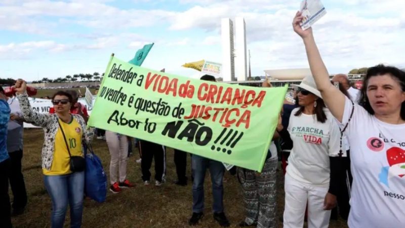 Mais de 50% dos brasileiros rejeitam aborto e maconha por considerarem imorais