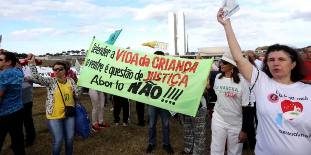 Mais de 50% dos brasileiros rejeitam aborto e maconha por considerarem imorais