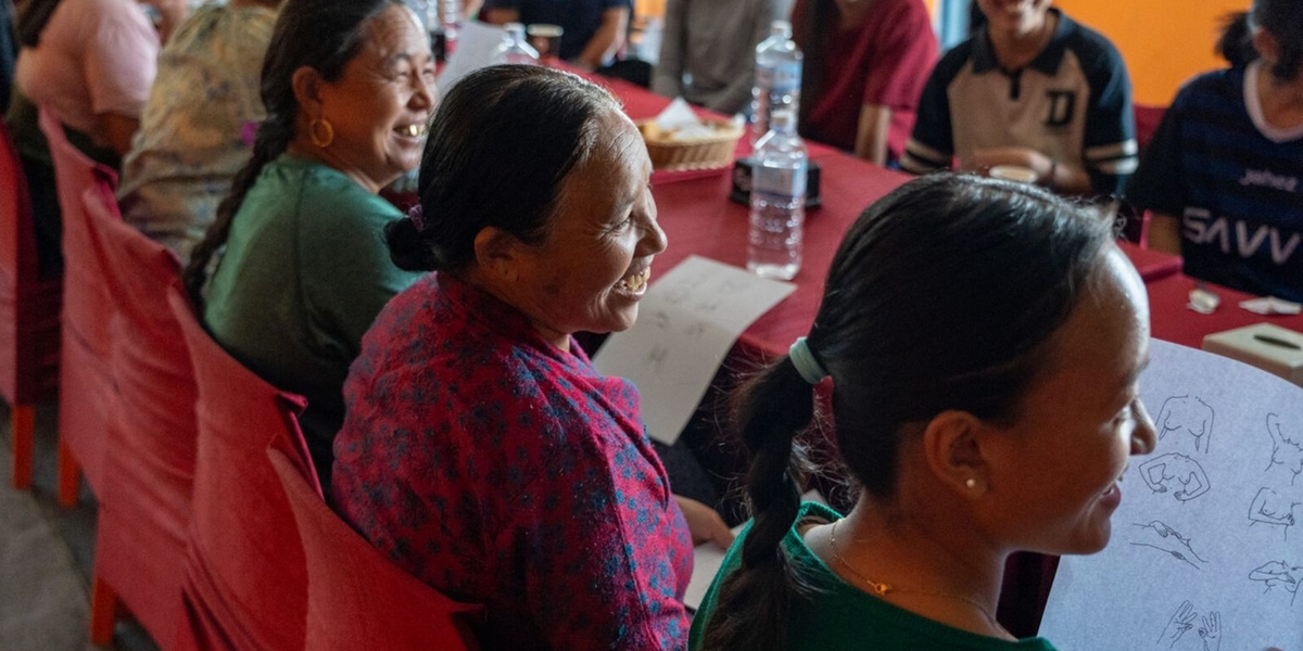 Missionárias distribuem itens de higiene íntima e evangelizam mulheres no Himalaia