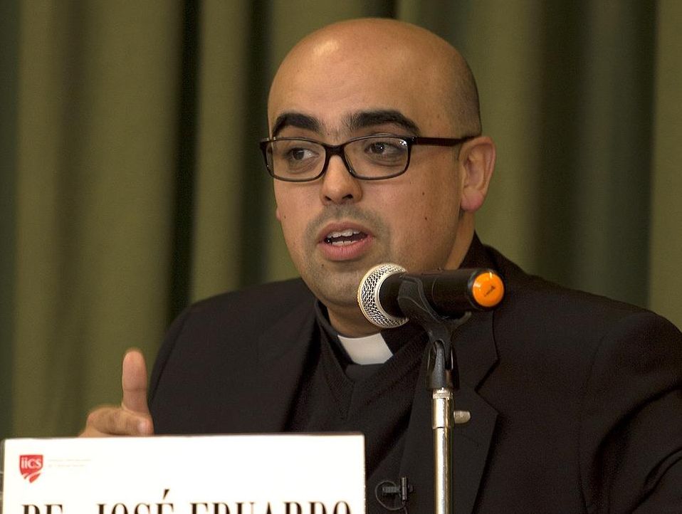 Nikolas Ferreira mobiliza apoio a padre José Eduardo por dívida