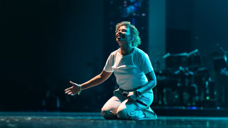 Nívea Soares lança “Nossas Mãos Te Exaltarão” – Comunhão