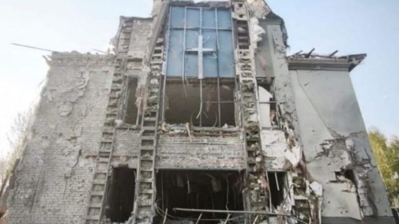 Pastor é morto em bombardeio contra igreja durante culto na Ucrânia