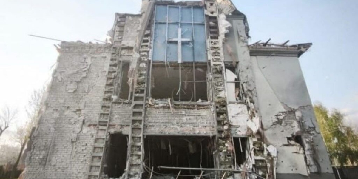 Pastor é morto em bombardeio contra igreja durante culto na Ucrânia