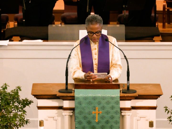 Pastora LGBT quer ‘arrancar páginas’ do Novo Testamento