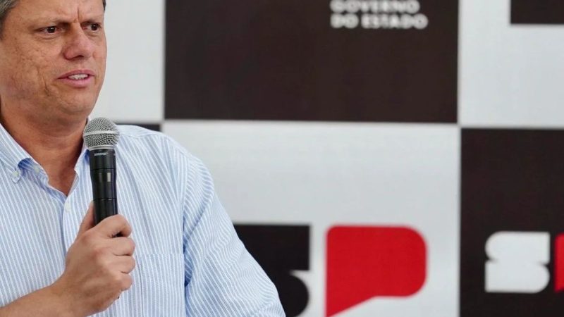 Tarcísio crítica ‘coação’ de Moraes com inquérito contra Flávio