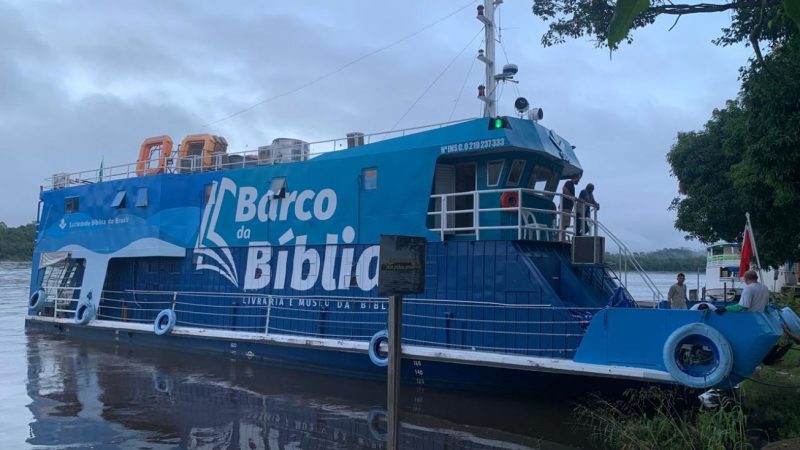 Viagem missionária pela Amazônia com o Barco da Bíblia