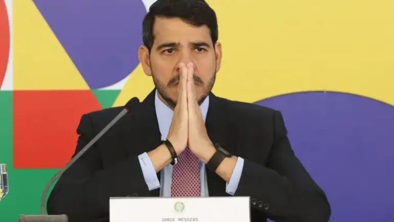 ‘Assinei sem ler’, diz Messias sobre parecer favorável ao aborto
