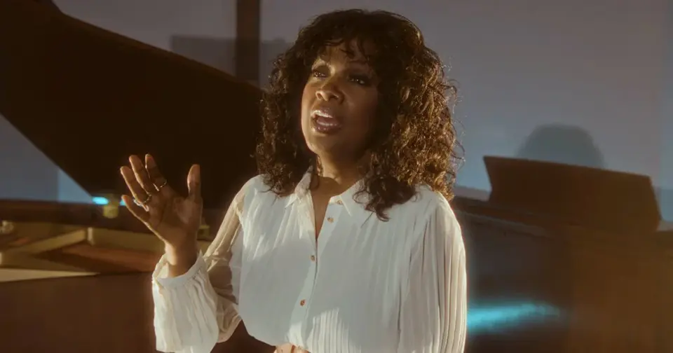 CeCe Winans grava nova versão de “O Bondoso Amigo”