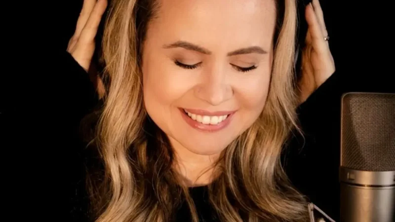 Anayle Sullivan lança nova versão de clássico gospel