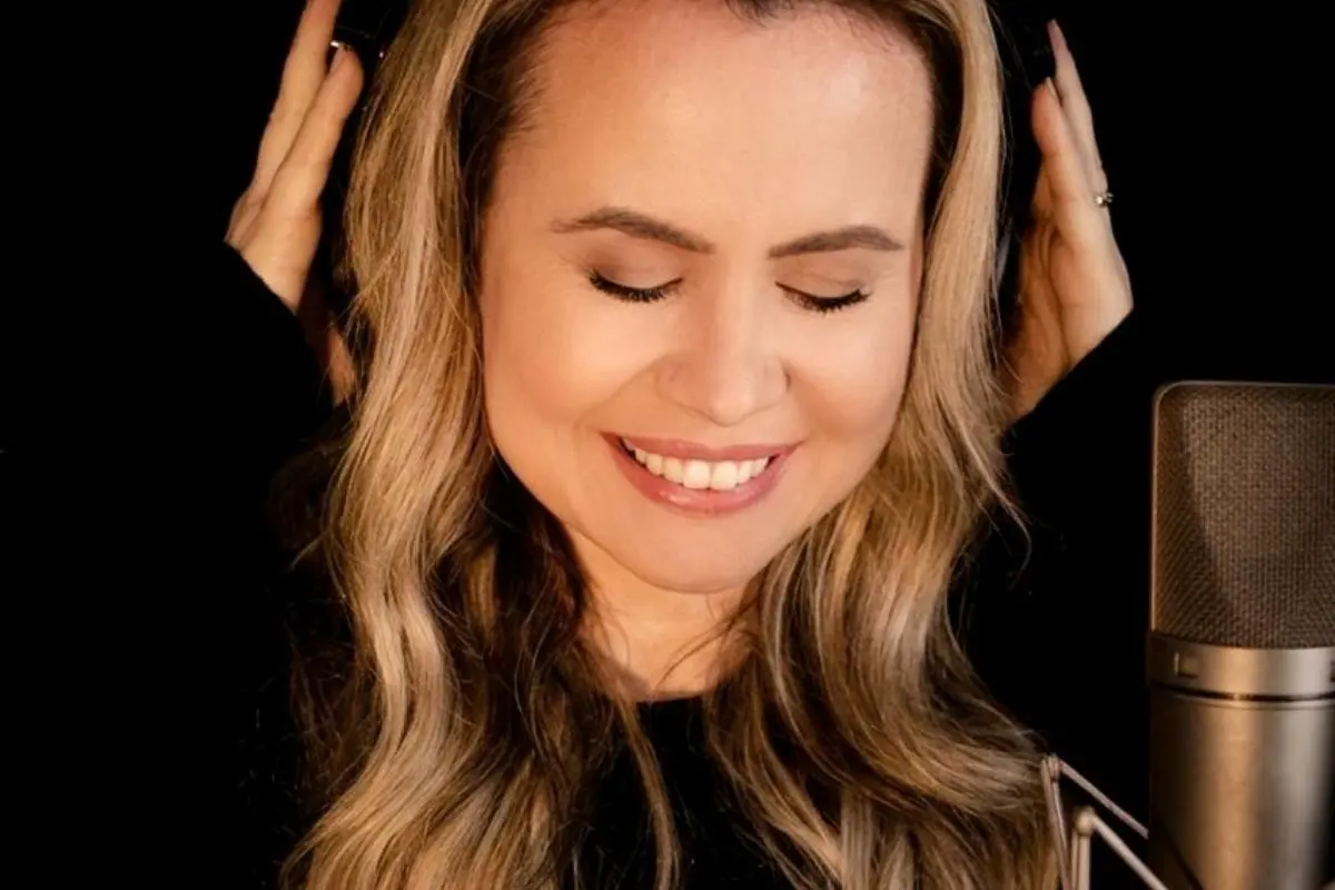 Anayle Sullivan lança nova versão de clássico gospel