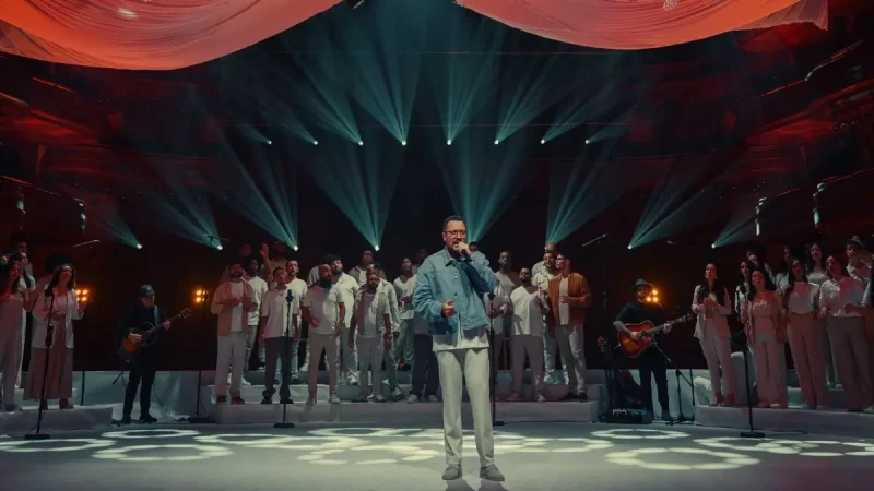 Isaías Saad lança medley sobre fé e entrega a Deus