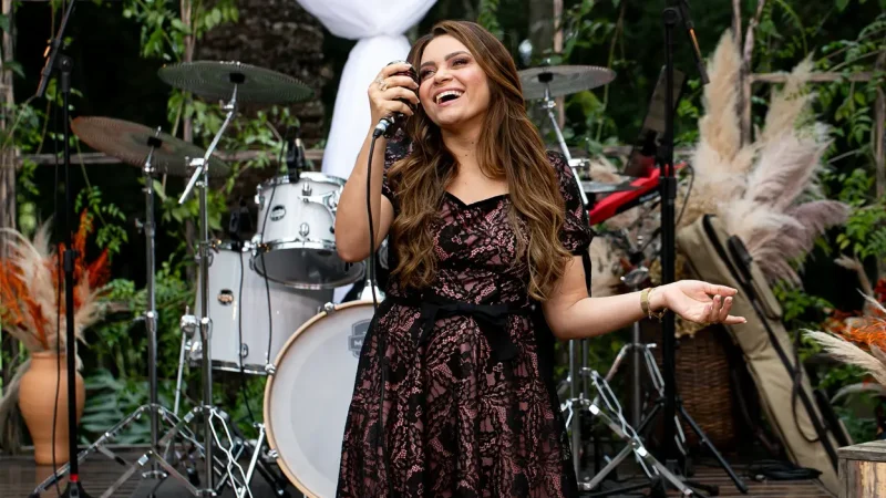 Mara Souza lança single A Comunhão da Louvor Eterno