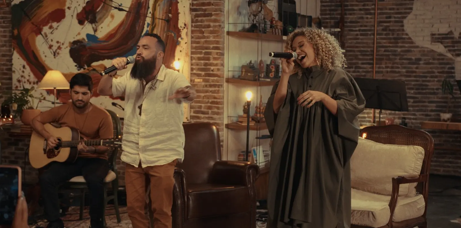 Arianne e Marco Telles lançam medley de corinhos