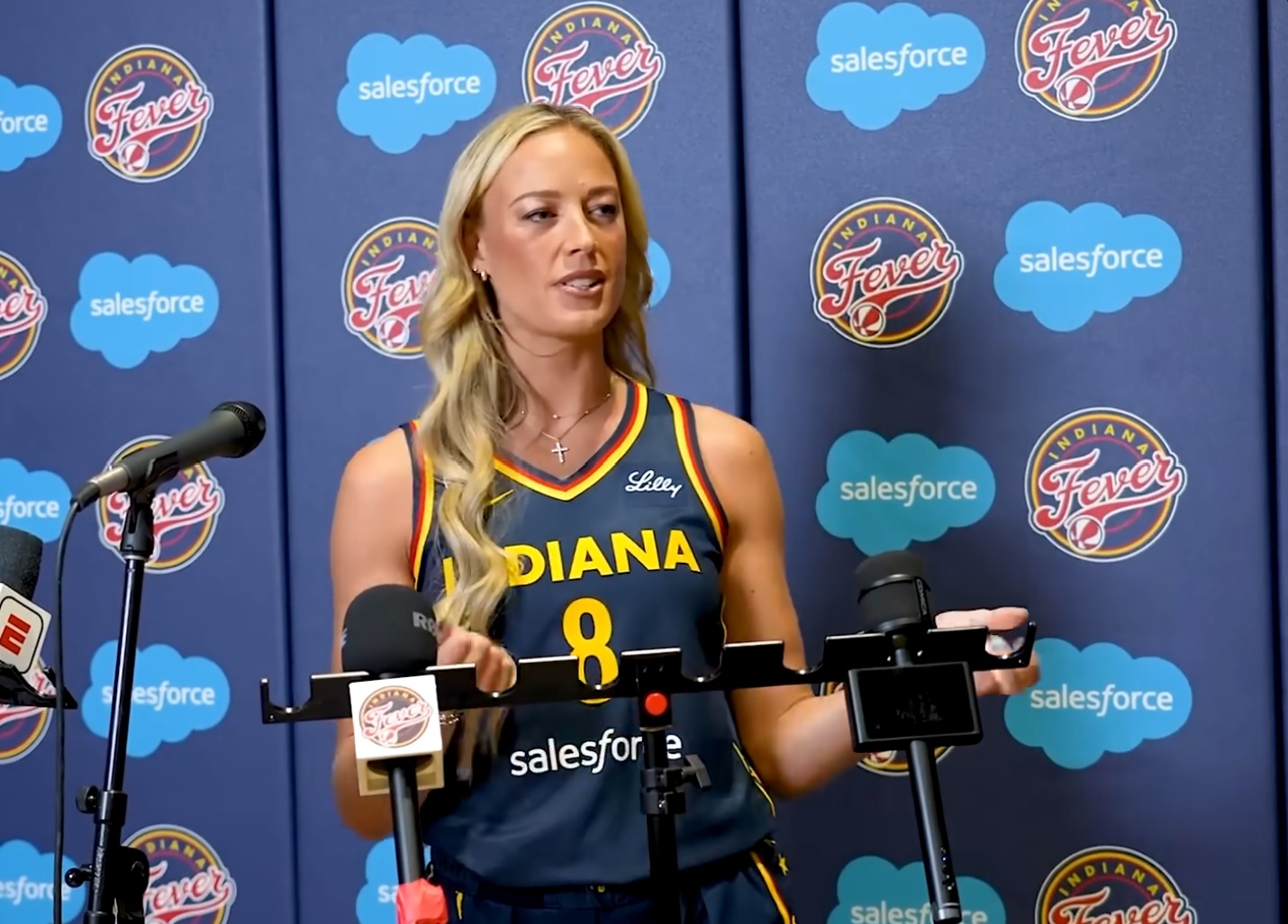 Casa Branca apoia estrela da WNBA atacada por defender mulheres