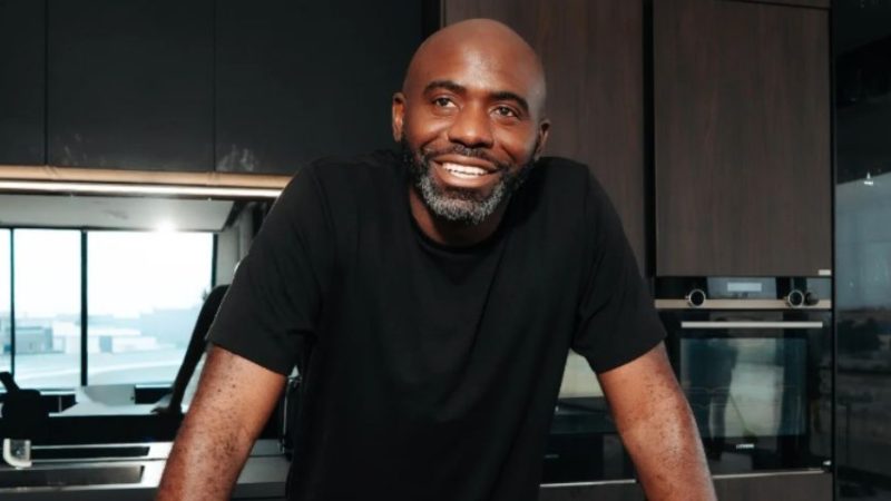 Fabrice Muamba: ex-jogador testemunha milagre e fala sobre fé