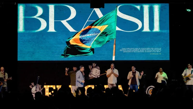 Igreja reúne mais de mil fiéis para assistir ao jogo do Brasil