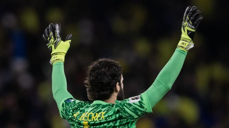 Presidente da CBF veta camisa vermelha para goleiros no jogo de amanhã
