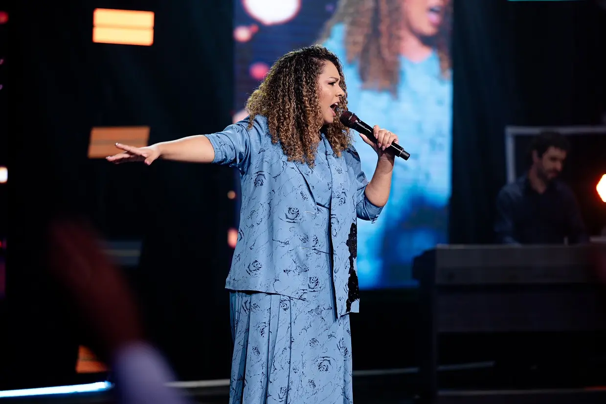 Vanessa Carvalho lança single Irrevogável ao vivo em Goiâ