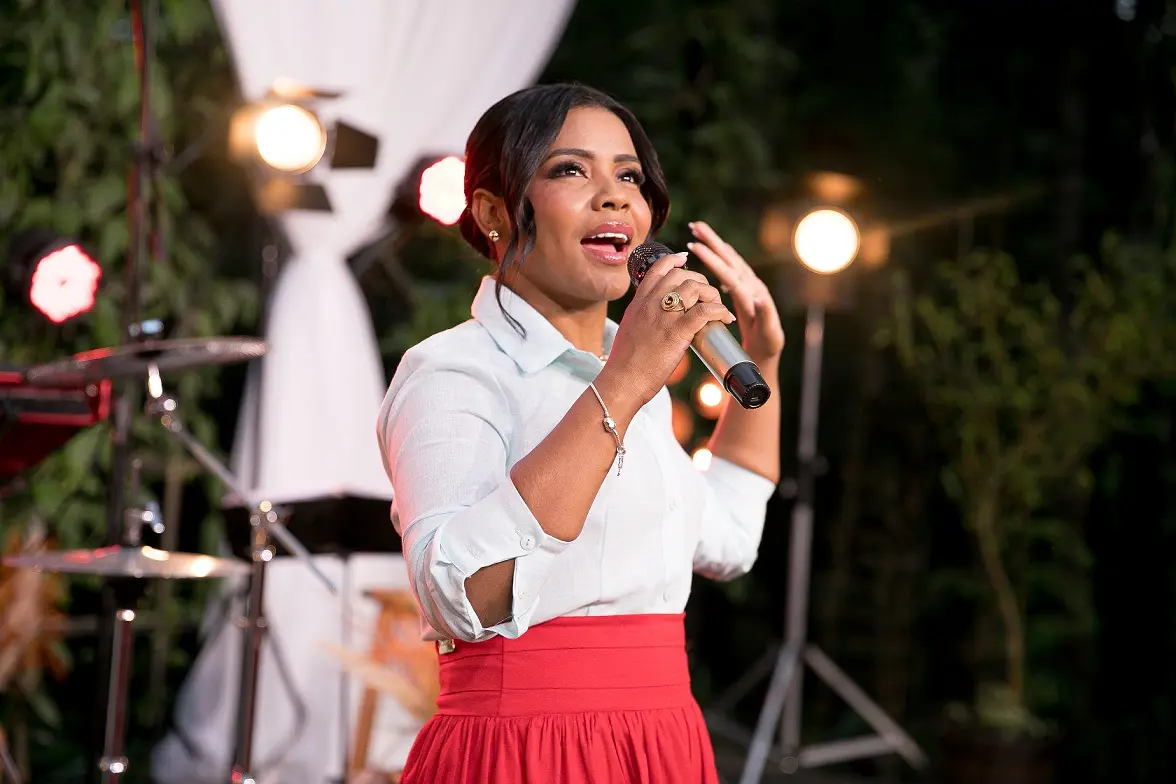 Vanessa Cavalcante lança single Cenário Favorável 2024